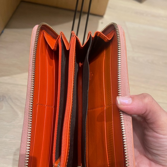 Gucci zip around wallet - Picture 3 of 7